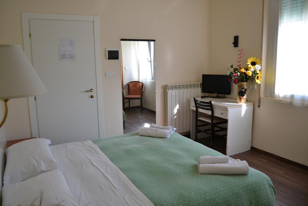 Hotel Villa Maria Rimini Bagian luar foto