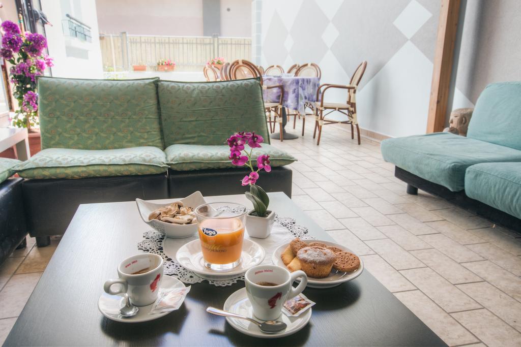 Hotel Villa Maria Rimini Bagian luar foto